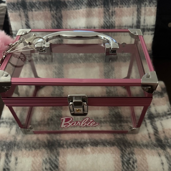 BARBIE MAKEUP TRAIN CASE & BARBIE POM POM KEYCHAIN BUNDLE - Picture 6 of 8